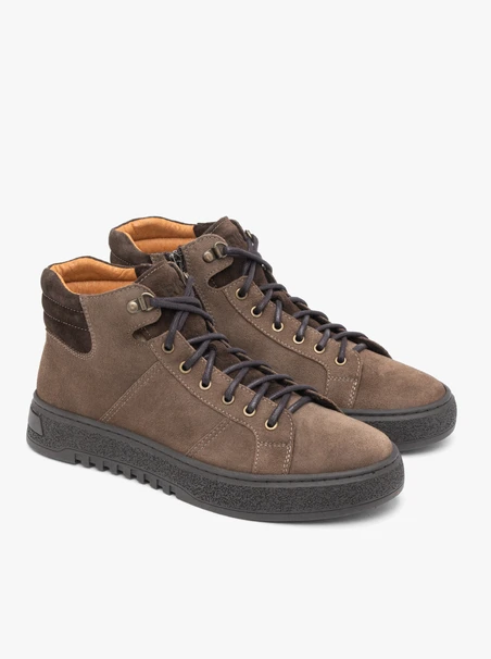 Braune Sportstiefel