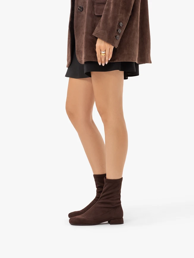 Dunkelbraune, elastische Stiefeletten