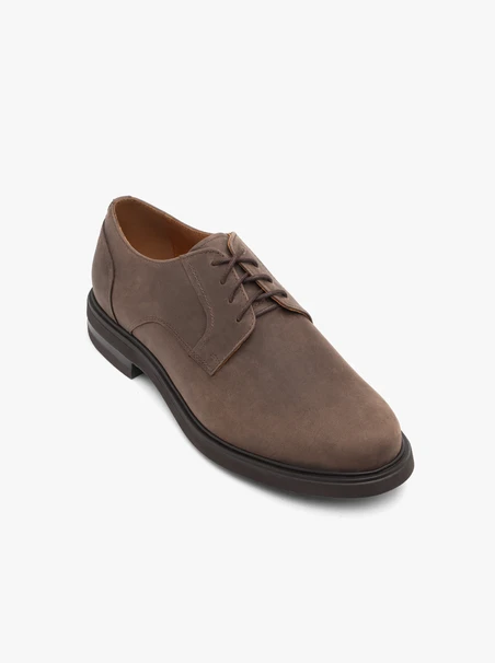 Braune Halbschuhe aus Nubuk zum Schnüren