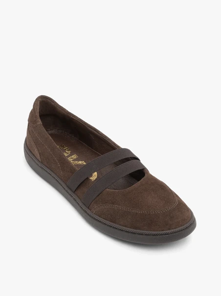 Braune sportliche Ballerinas mit zwei Riemen