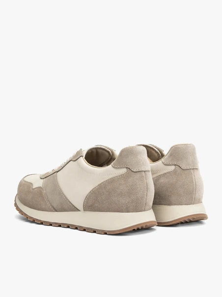 Halbschuhe zum Schnüren in Creme-Olive