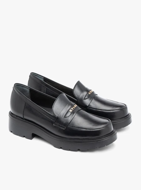 Schwarze Halbstiefel mit Trapperböden
