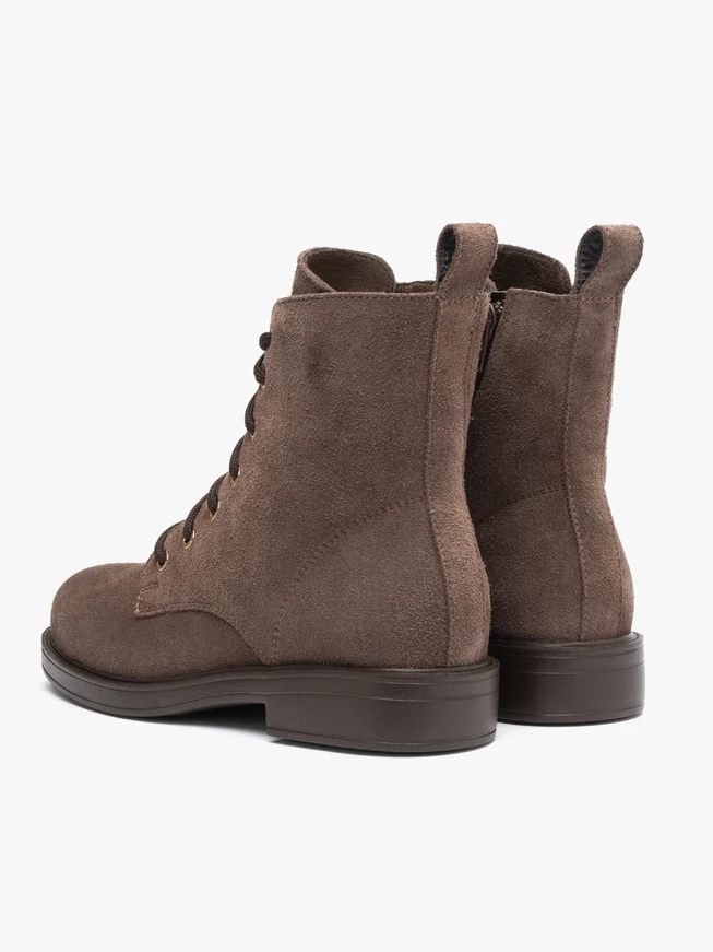 Braune Velourslederstiefel
