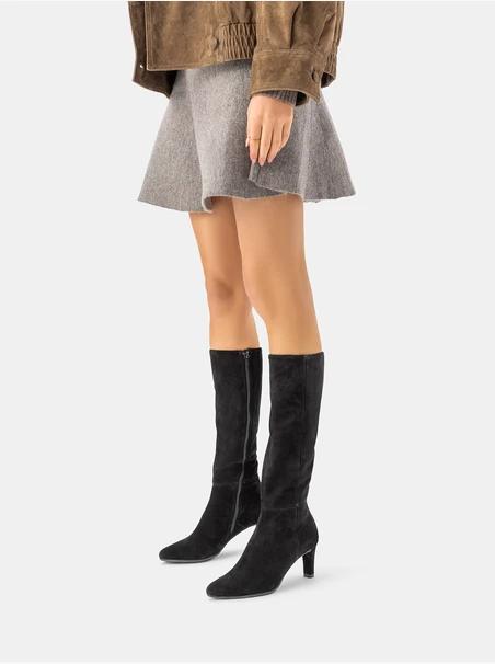 Schwarze Stiefel mit schmalem Schaft