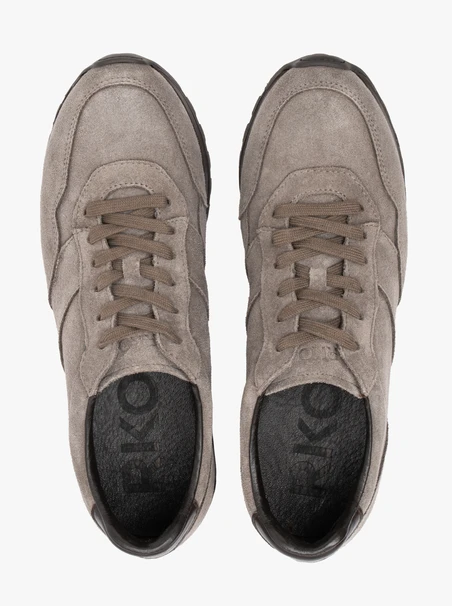 Graue Sporthalbschuhe