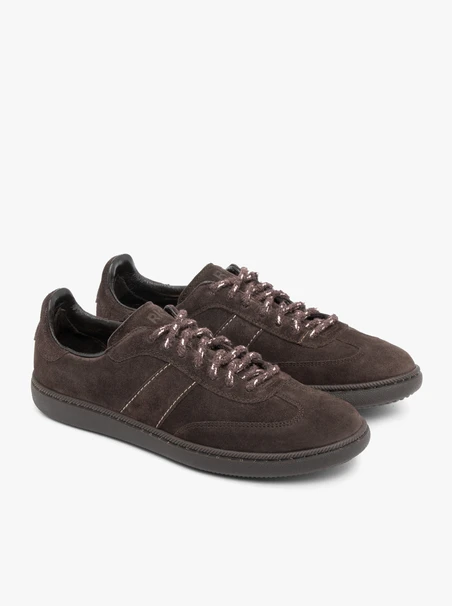 Dunkelbraune Sporthalbschuhe