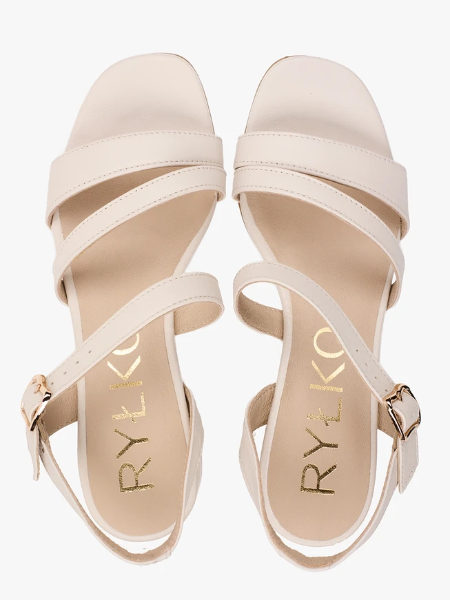 Cremefarbene Riemchensandalen