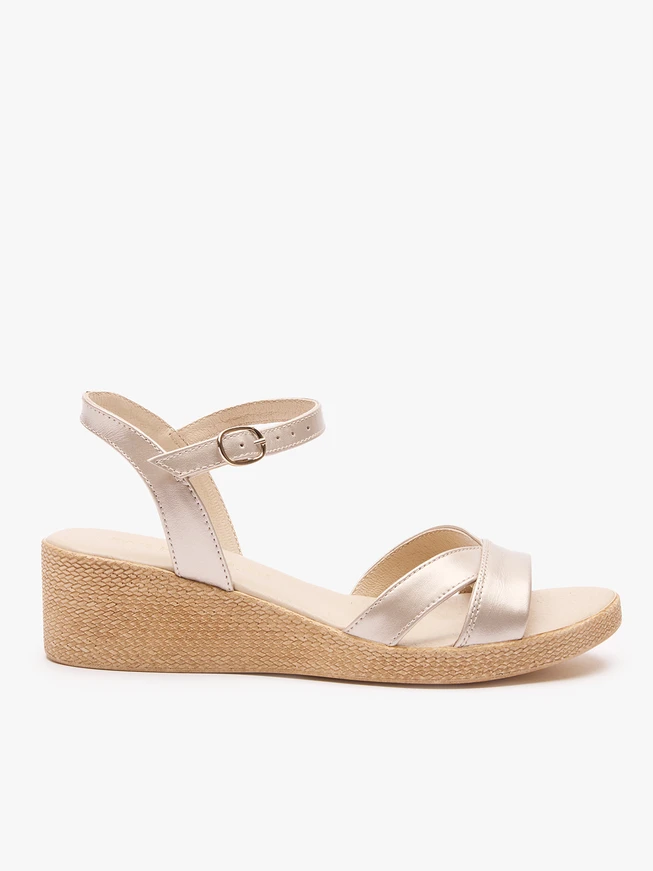 Plateausandalen aus Platin