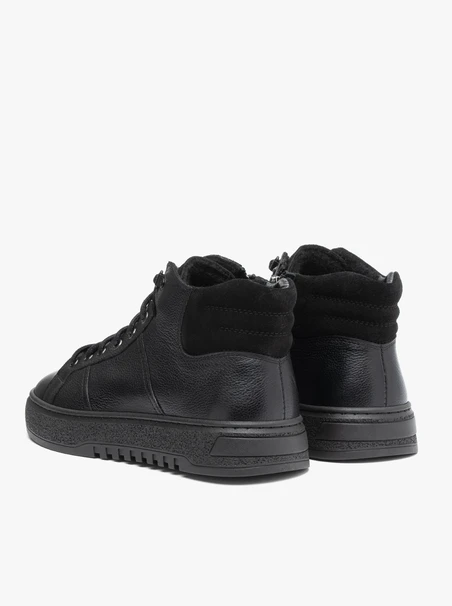 Schwarze Sportschuhe