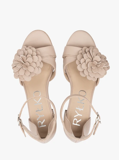Beige geblümte Sandalen