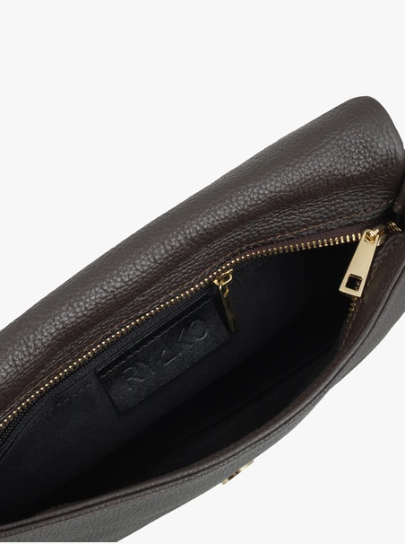 <p>Eine kleine dunkelbraune Handtasche</p>