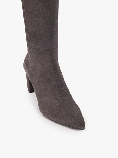 Dunkelgraue Stiefel mit hohem Schaft
