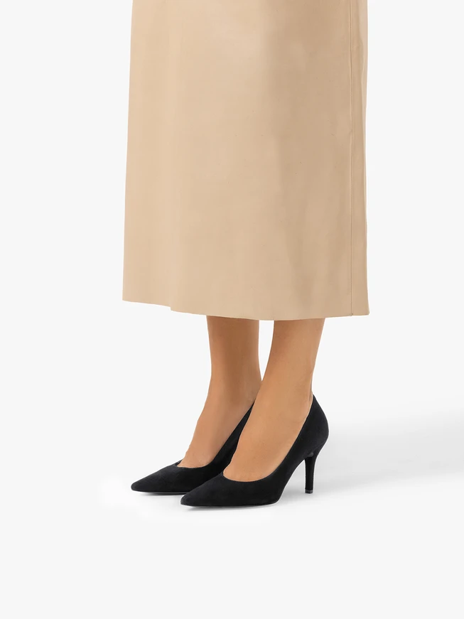 Schwarze Stiletto-Pumps aus Veloursleder