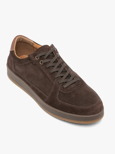 Dunkelbraune Sporthalbschuhe