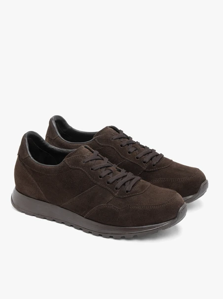 Dunkelbraune Sporthalbschuhe