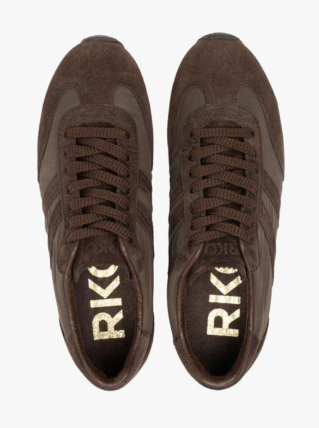 Braune Sporthalbschuhe