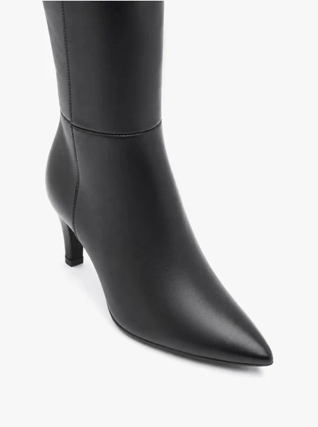 Schwarze Stiefel mit Stiletto-Absatz