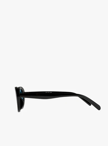 Ovale Sonnenbrille mit blauen Gläsern