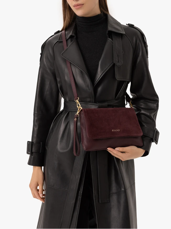 <p>Kleine burgunderrote Handtasche</p>