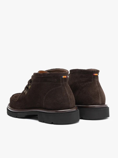 Braune Veloursstiefel