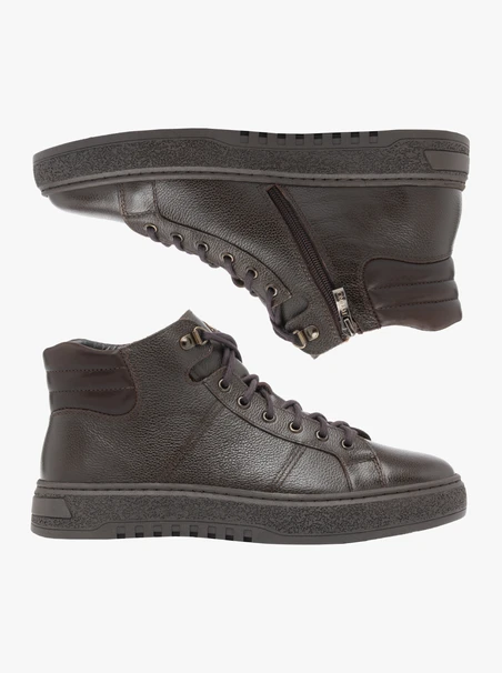Braune Sportstiefel