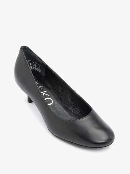 Schwarze Pumps mit Flare-Absatz
