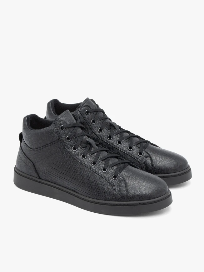 Schwarze Sportschuhe