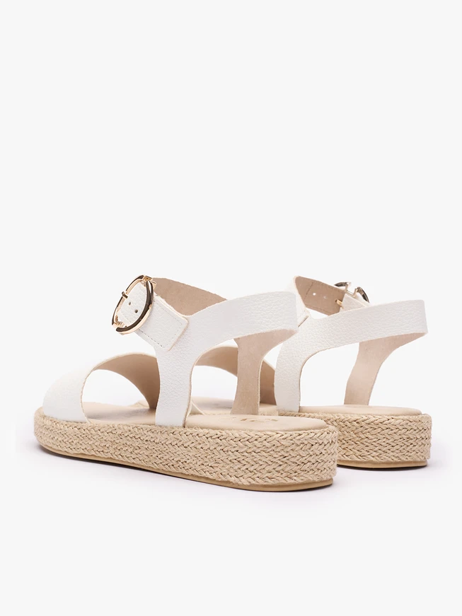 Weiße Schnallen-Sandalen