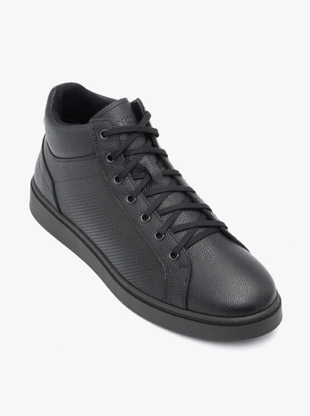Schwarze Sportschuhe