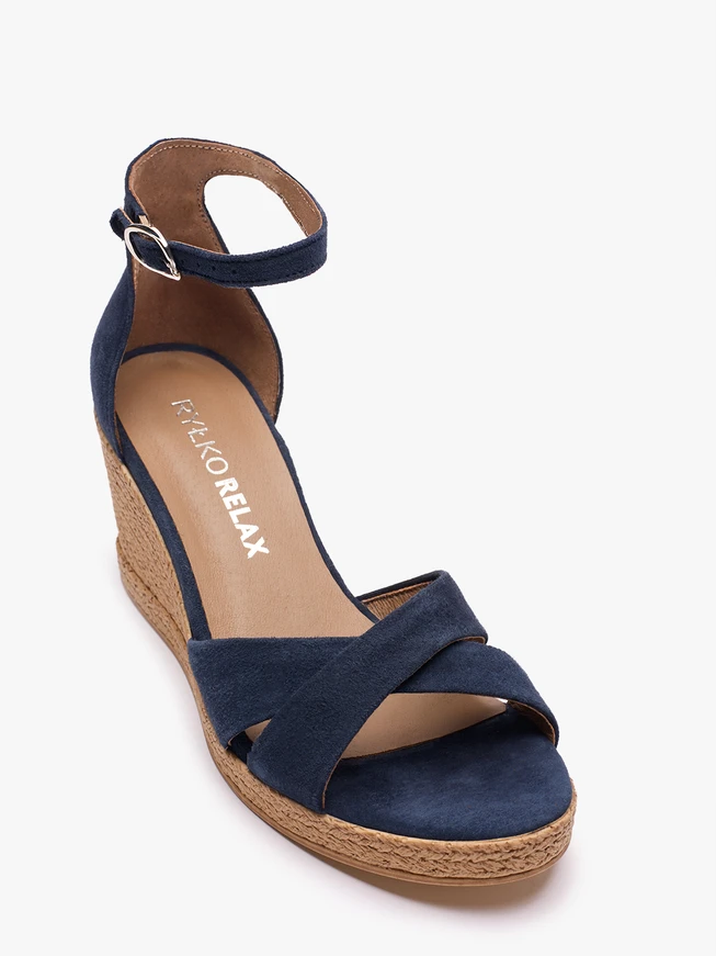 Marineblaue Plateausandalen