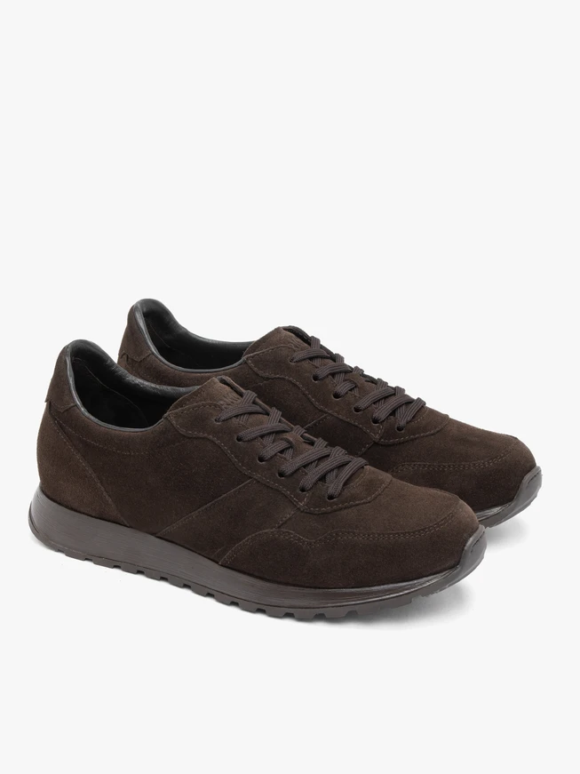 Dunkelbraune Sporthalbschuhe
