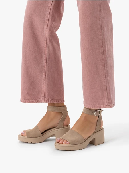Sand-Sandalen mit Trapper-Boden