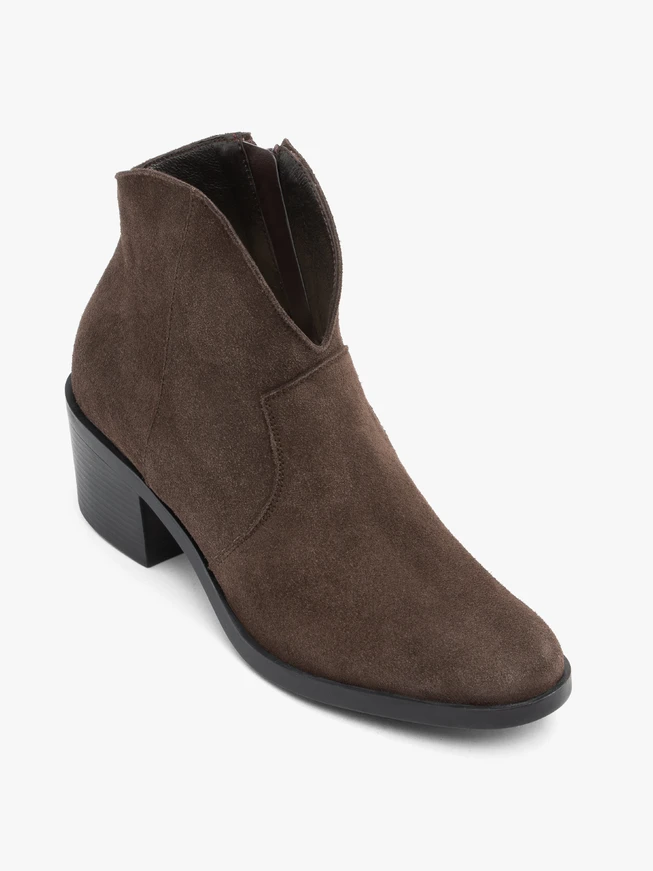 Braune Cowboystiefel aus Veloursleder