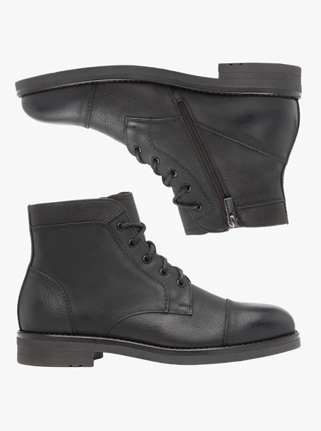 Dunkelbraune isolierte Stiefel