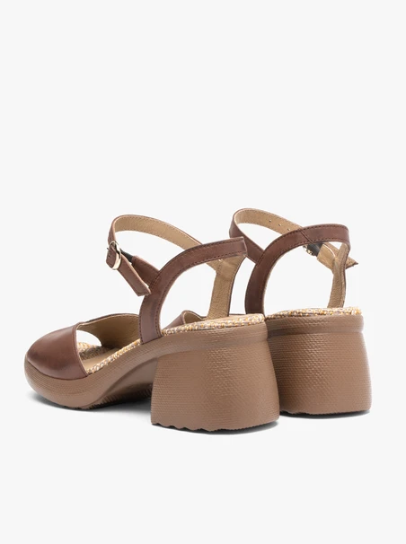 Braune Sandalen mit hohem Absatz