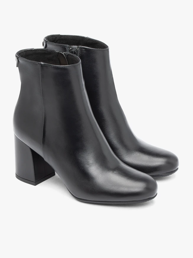 Schwarze Stöckelschuhe aus Leder