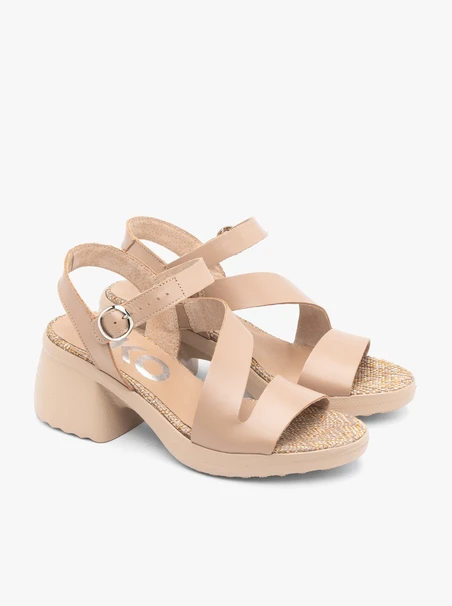 Beigefarbene Plateausandalen mit Absatz