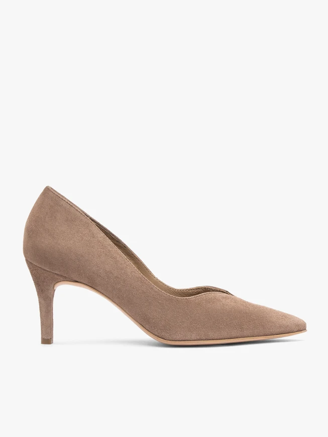Beigefarbene Stiletto-Pumps aus Velours