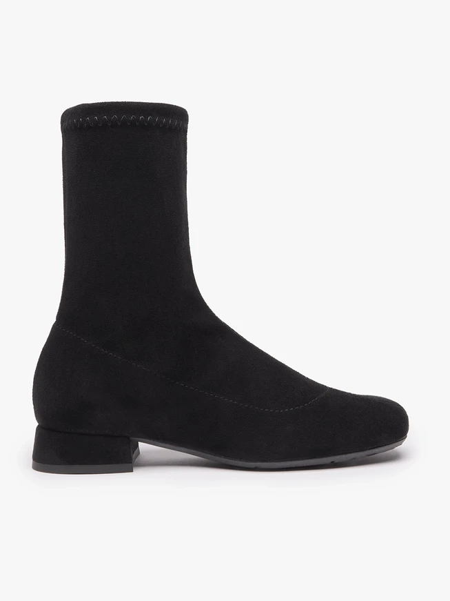 Schwarze, elastische Stiefeletten