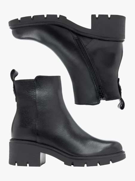Schwarze solide Stiefel