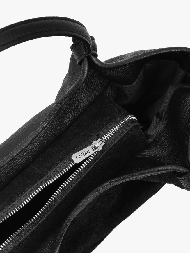 Schwarze weiche Handtasche