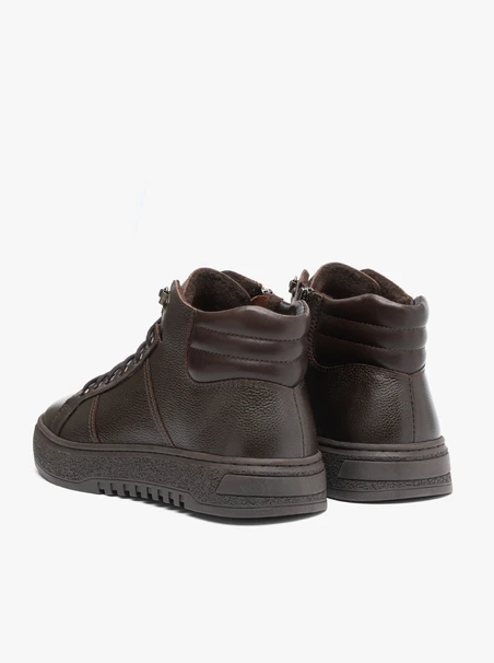 Braune Sportstiefel