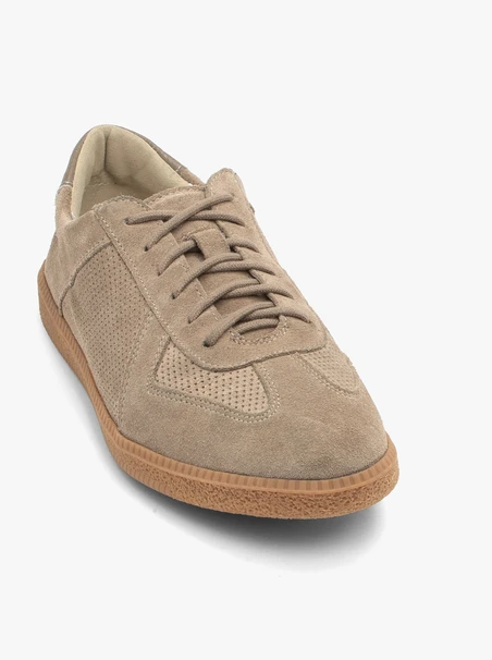 Beige halbe Sportschuhe mit Perforationen