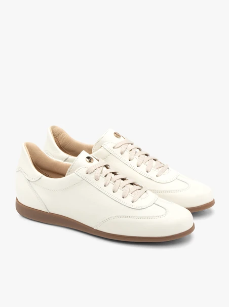 Halbschuhe aus weißem Leder für den Sport