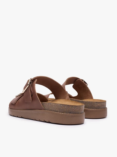Braune Flip-Flops mit zwei Riemen