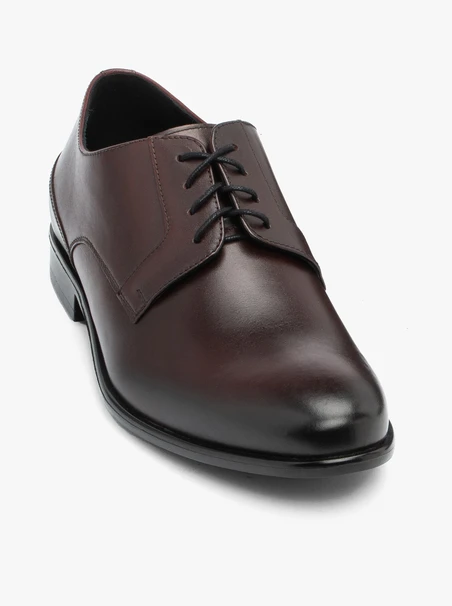 Kastanienbraune formelle Schuhe