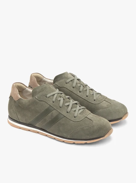 Olivgraue Turnschuhe zum Schnüren