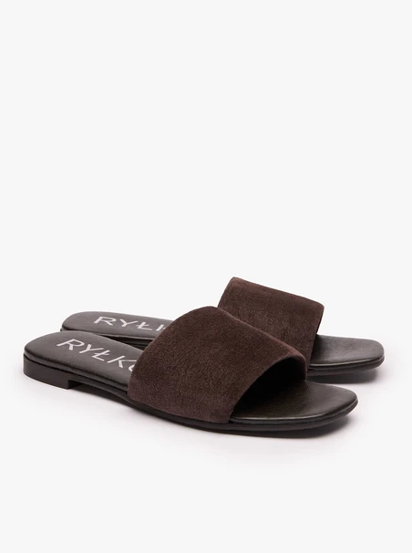 Flache Flip-Flops aus braunem Veloursleder