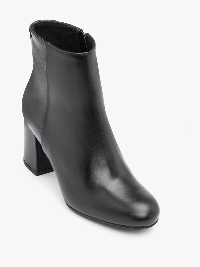 Schwarze Stöckelschuhe aus Leder