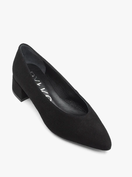 Schwarze Velourspumps mit niedrigem Stilettoabsatz